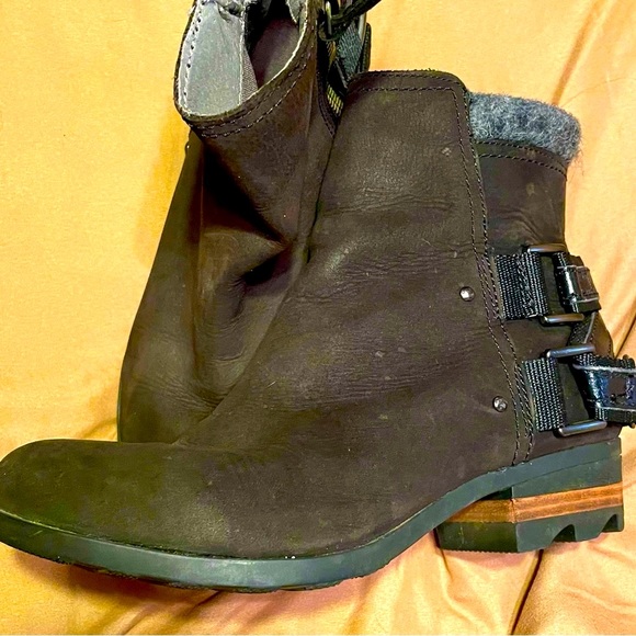 Sorel waterproof low heeled leather boot with sorel strap embellishments - Picture 7 of 10